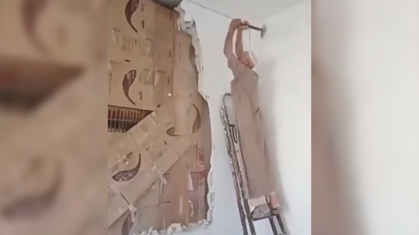 Esed rejiminden kaçan Suriyeli, duvar örerek sakladığı kütüphanesine yıllar sonra kavuştu