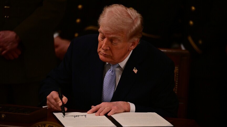 ABD Başkanı Trump, Rusya'ya yönelik yaptırımlar içeren tasarıyı imzaladı
