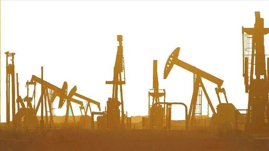 Küresel petrol ürünleri piyasasında arz sıkışıklığı derinleşiyor