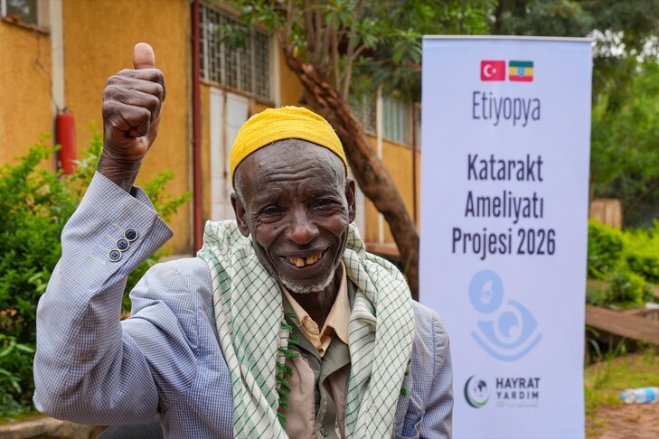 Etiyopya’da katarakt ameliyatı olan İsmail, yaklaşık 3 yıl sonra yeniden görmeye başladı