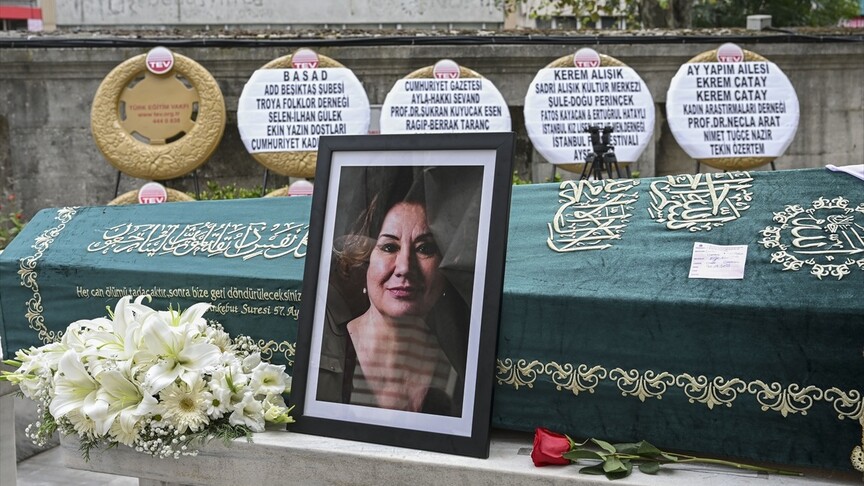 Usta oyuncu Gülsen Tuncer son yolculuğuna uğurlandı