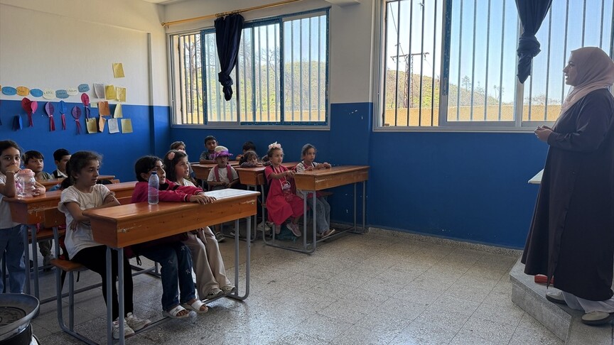 Türkiye'den Suriye'ye dönen Türkmen öğrenciler, eğitimlerini sürdürebilmek için birçok zorluğu aşmak zorunda