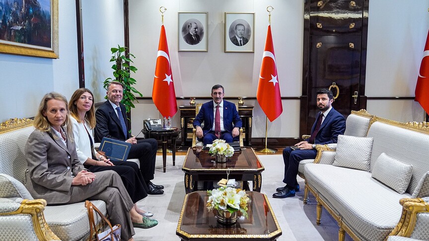 Cumhurbaşkanı Yardımcısı Yılmaz, AB Türkiye Delegasyonu Başkanı ile 3 ülkenin büyükelçisini kabul etti