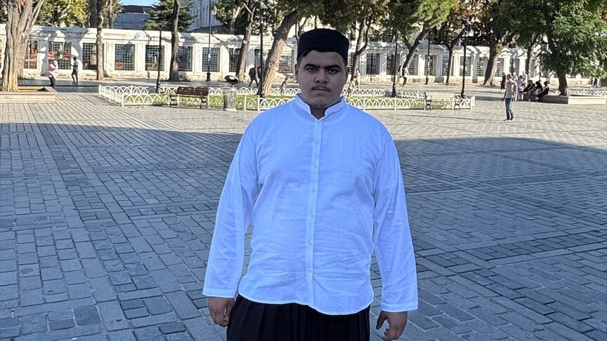 18 yaşındaki imam hatipli gencin İstanbul'dan otostopla umre yolculuğu