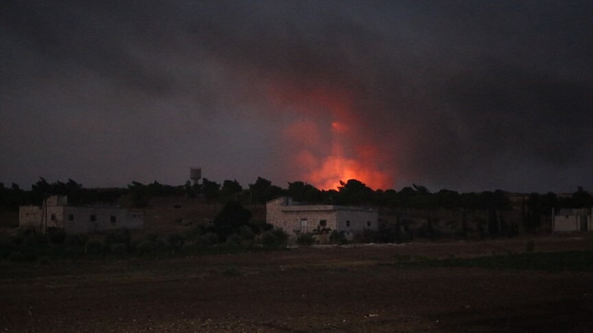 Halep'te askeri sahada meydana gelen patlamalarda 4 kişi yaralandı
