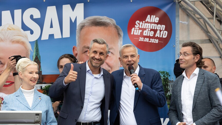 AfD ilk kez yüzde 29,5 oy oranına ulaştı