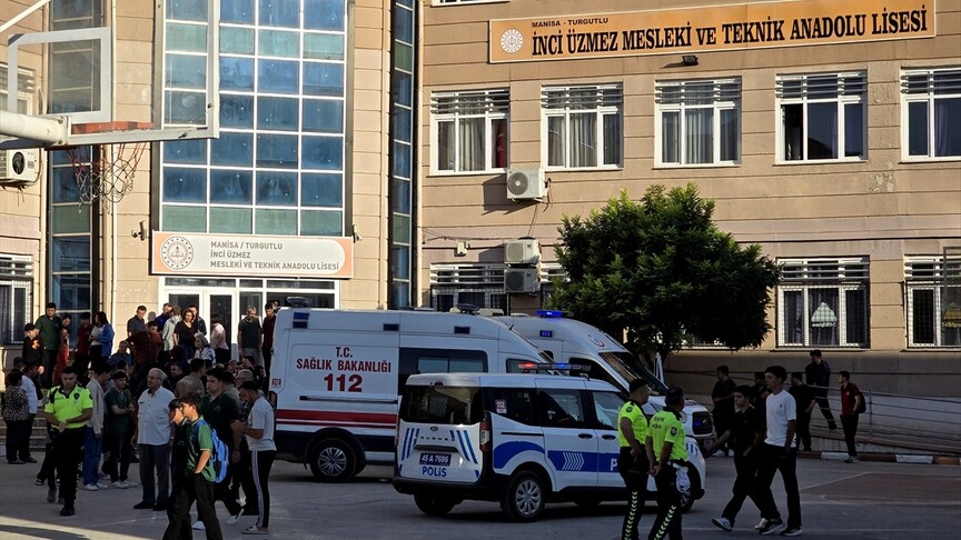 Manisa'da okul yakınında silahla ateş açılması ihbarına ekipler sevk edildi