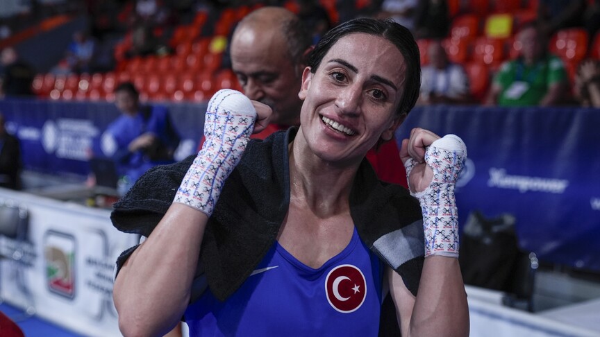 Milli boksör Gizem Özer, Avrupa Şampiyonası'nda madalyayı garantiledi