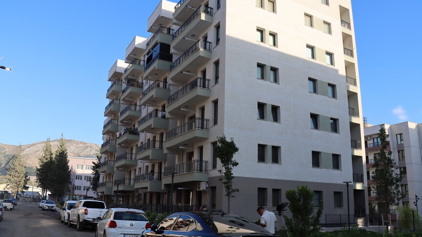 Hatay'da depremde yıkılan evlerin yerine yenilerinin yapıldığı mahallede yaşam başladı