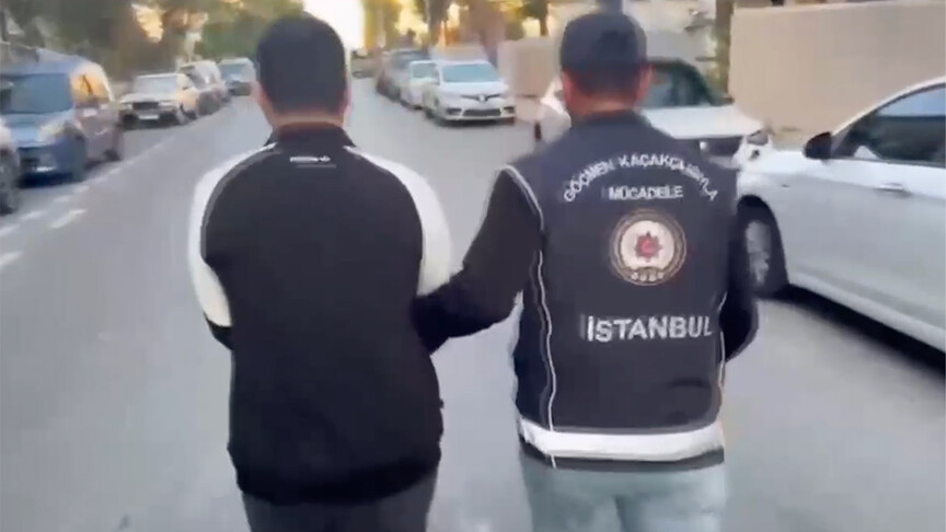 İstanbul merkezli "usulsüz vatandaşlık" operasyonunda yakalanan 33 şüpheli tutuklandı