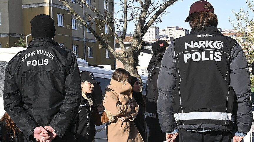 İstanbul'da sokak satıcılarına yönelik uyuşturucu operasyonunda 164 zanlı tutuklandı