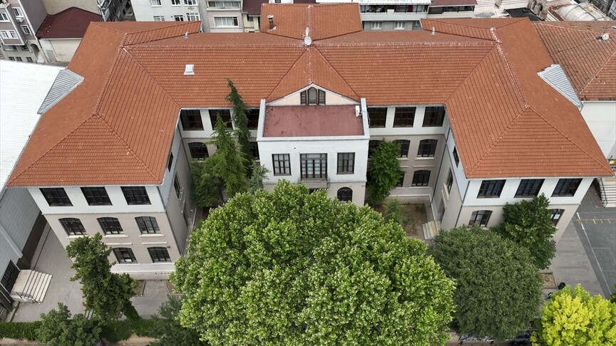 115 yıllık Fatih Gelenbevi Anadolu Lisesi geçmişin izlerini geleceğe taşıyor