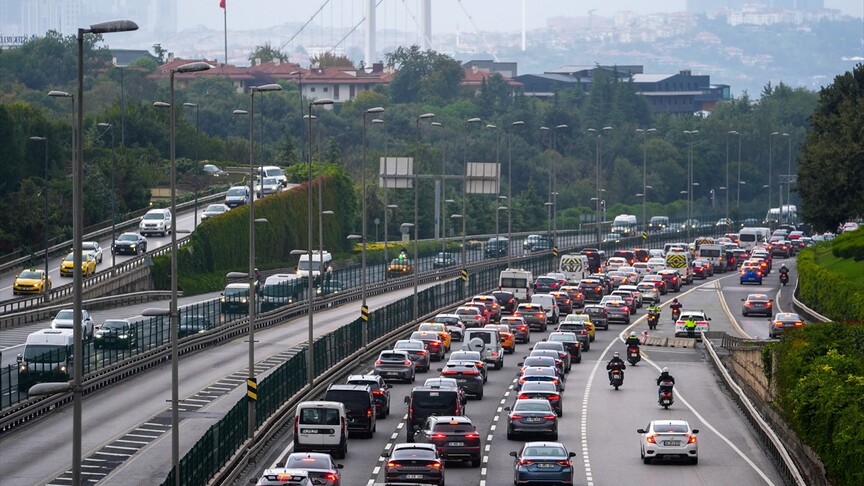 İstanbul'da akşam saatlerinde yağışın da etkisiyle trafik yoğunluğu arttı