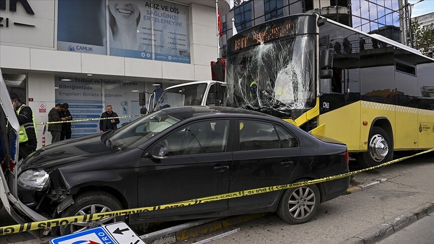 İstanbul’da özel halk otobüsünün durakta bekleyenlere çarptığı kazaya ilişkin davada karar