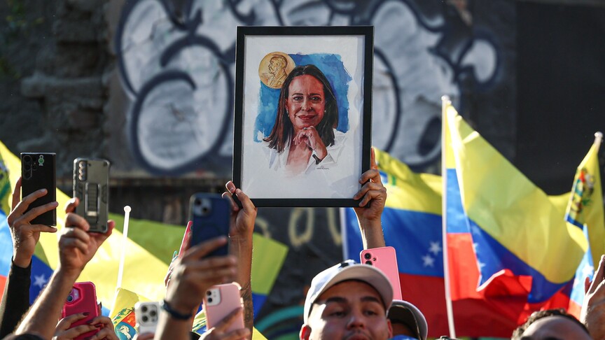 Venezuela'da yüzlerce kişi seçim talebiyle gösteriler düzenledi