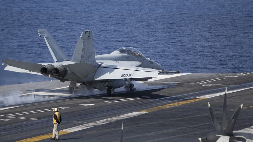 ABD'nin USS Dwight D. Eisenhower uçak gemisindeki kazada 4 kişi yaralandı