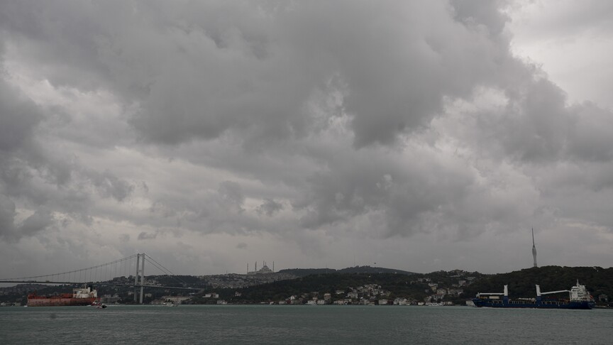 İstanbul'da aralıklarla süren sağanak hayatı olumsuz etkiledi