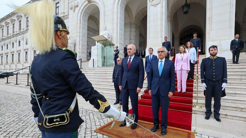 TBMM Başkanı Kurtulmuş, Portekiz'de mevkidaşı Aguiar-Branco tarafından resmi törenle karşılandı