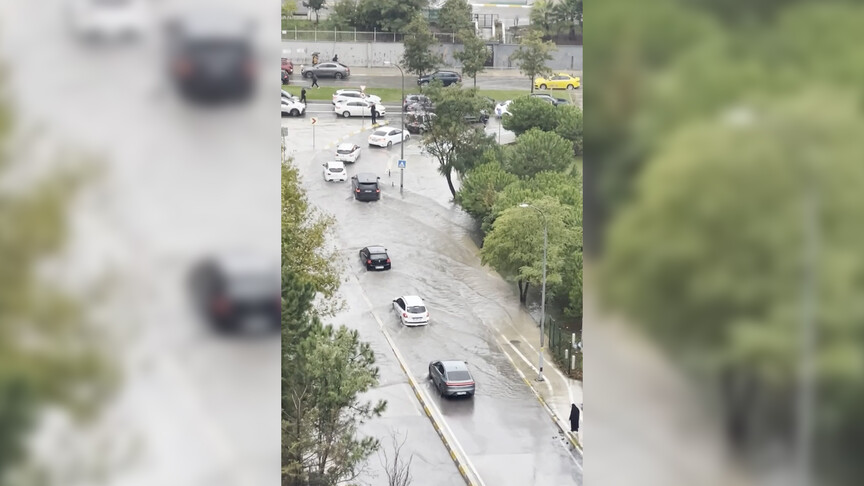 İstanbul'da aralıklarla süren sağanak hayatı olumsuz etkiledi