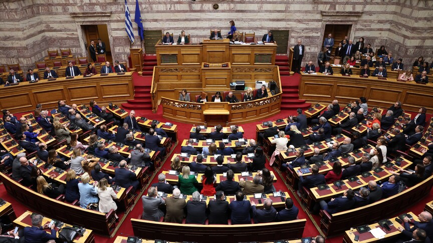 Yunanistan’da PASOK’tan hükümete, "silahlanma programlarında şeffaflık ve hesap verebilirlik" çağrısı