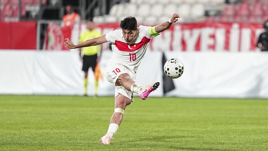 Emirhan İlkhan ve Yusuf Akçiçek, A Milli Futbol Takımı'nın aday kadrosuna alındı