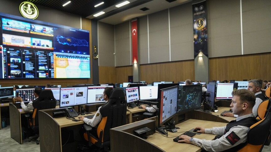 Jandarmadan yapay zeka uygulamalarını "dijital dost" haline getirenlere uyarı