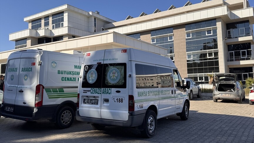 Soma'da maden ocağındaki göçükte ölen işçilerden 2'sinin cenazesi ailelerine teslim edildi