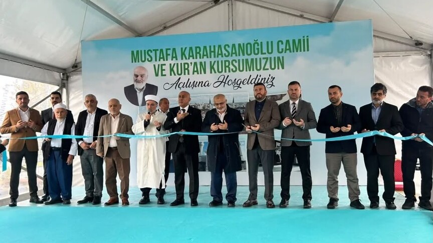Arnavutköy'de Mustafa Karahasanoğlu Camisi ibadete açıldı