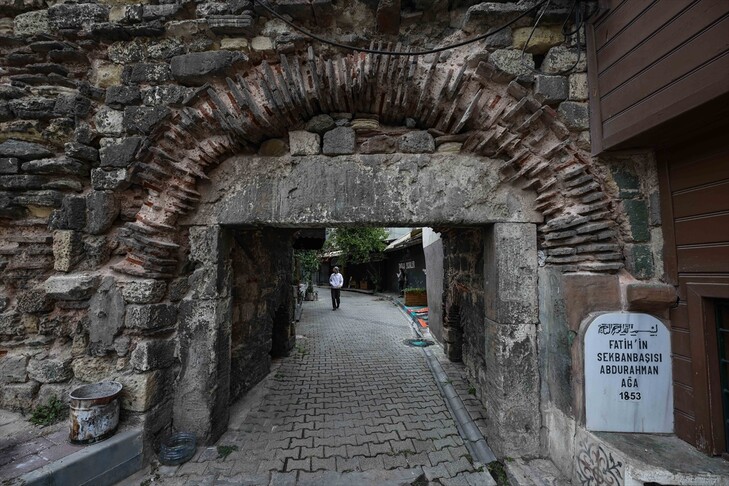 İstanbul'un medeniyetlerin izini taşıyan kadim kapıları