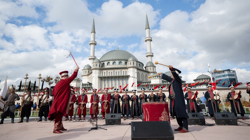 İstanbul'un işgalden kurtuluşunun 103. yıl dönümü Taksim'de törenle kutlandı