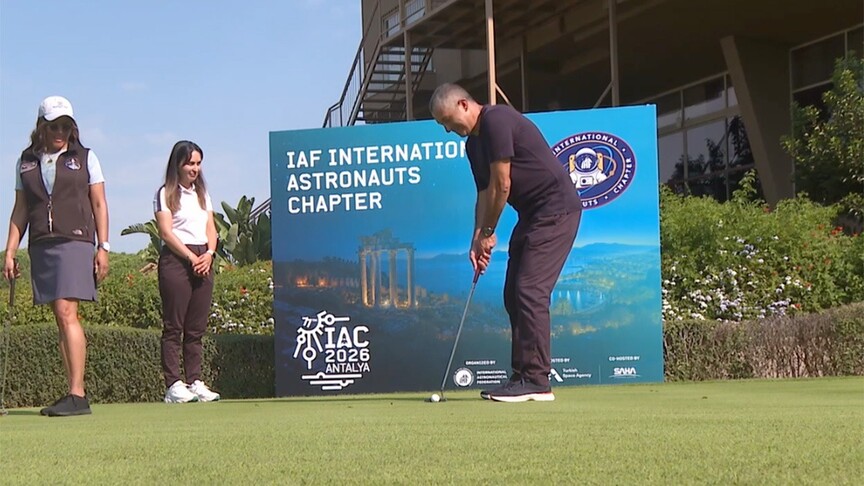 Astronotlar Antalya'da golf oynadı
