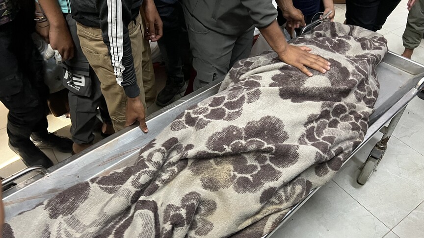 İsrail'in Gazze'de yaraladığı, biri sivil savunma görevlisi 2 Filistinli hayatını kaybetti