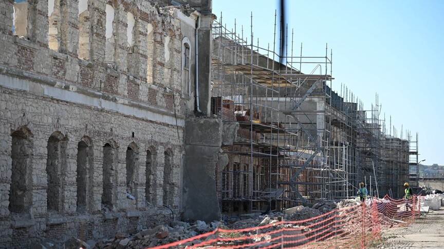 Edirne'de Asakir-i Mansure-i Muhammediye ordusu için kurulan tarihi askeri kışlanın restorasyonu sürüyor