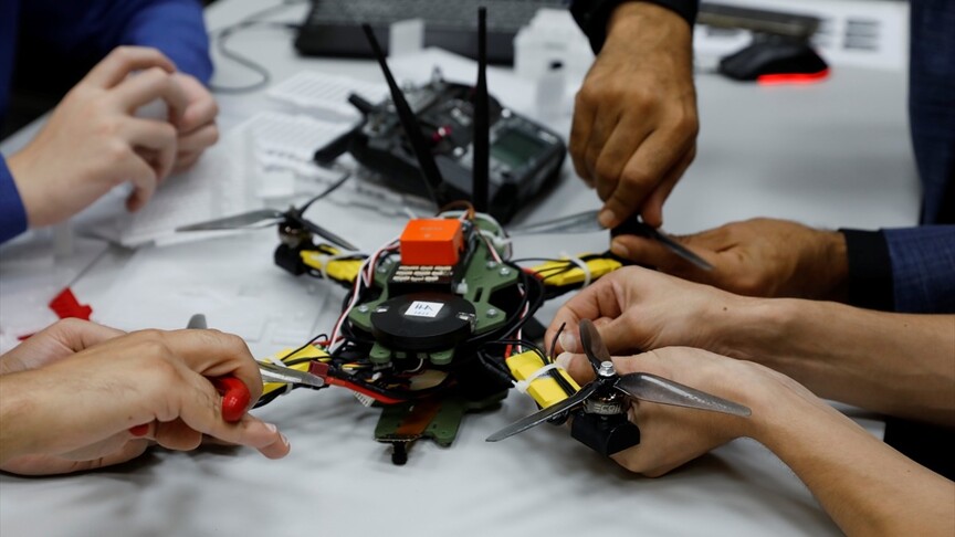 Elektrik hatlarındaki arızaları tespit etmek için otonom İHA tasarlıyorlar