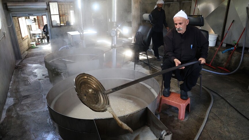 Lübnan'da üreticiler, İsrail saldırıları sürerken asırlık pekmez geleneğini yaşatıyor