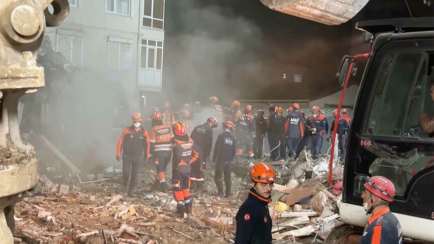 Maltepe'de kısmen çöken 7 katlı binada arama kurtarma çalışmaları tamamlandı