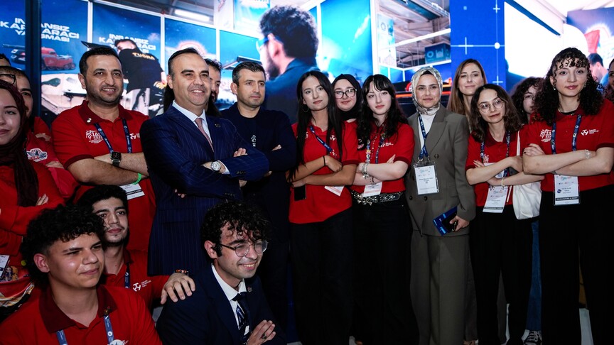 Bakan Kacır ve T3 Vakfı Mütevelli Heyeti Başkanı Bayraktar, IAC 2026'yı ziyaret etti
