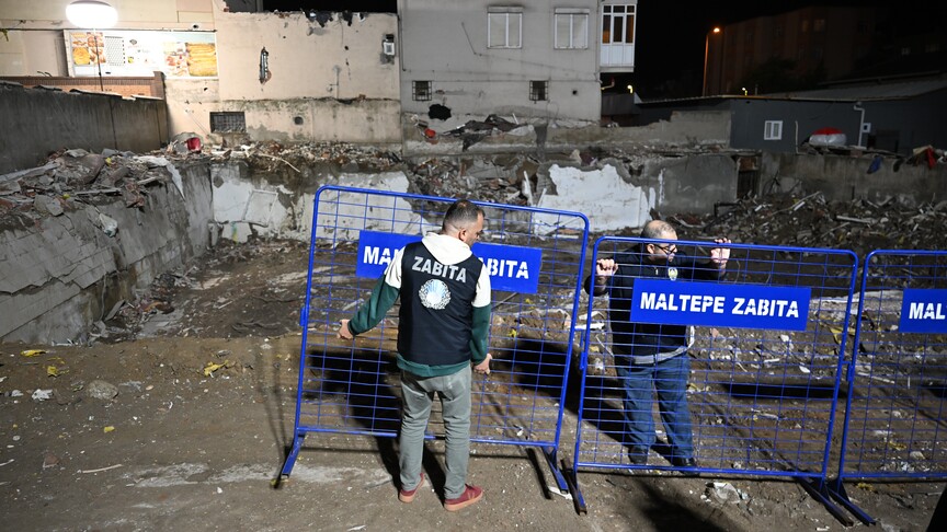Maltepe'de kısmen çöken binanın enkazında çalışmalar tamamlandı