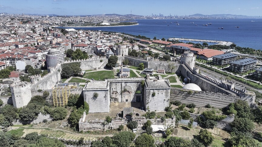 İmparatorların zafer törenlerinden Yedikule'ye uzanan 1600 yıllık Altın Kapı
