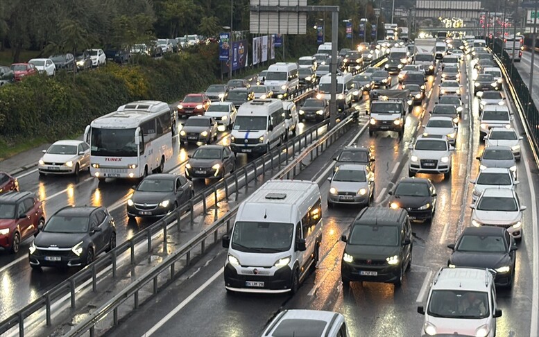 İstanbul'da akşam saatlerinde trafik yoğunluğu yüzde 89'a çıktı