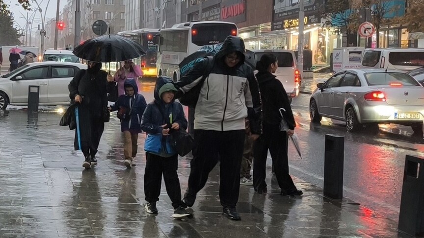 İstanbul'da olumsuz hava koşulları nedeniyle eğitime 1 gün ara verildi