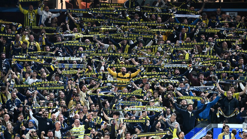 Aston Villa-Fenerbahçe maçı öncesi yaşanan izdihamda 2 Türk taraftar gözaltına alındı