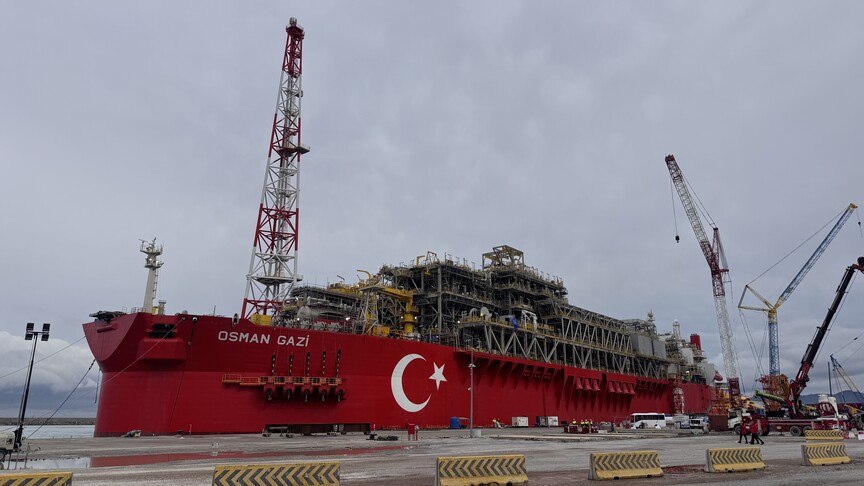 Türkiye'nin ilk yüzer üretim platformu Osman Gazi görev yerine uğurlandı
