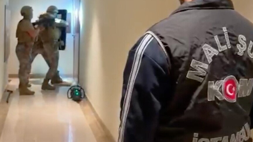 Bakan Gürlek, Interpol'ün kırmızı bültenle aradığı ABD'li Schueler'in yakalandığını bildirdi