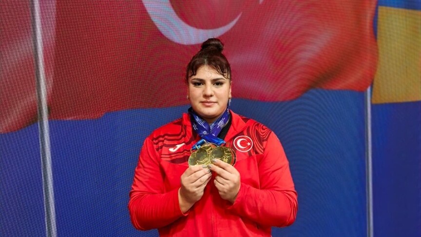 Milli halterci Tuana Süren'den Avrupa Gençler Şampiyonası'nda 3 altın madalya