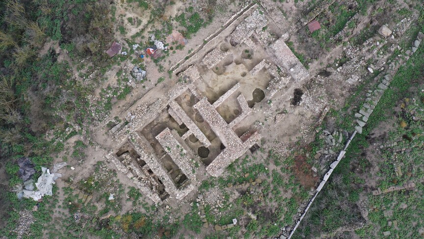 Daskyleion Antik Kenti'ndeki fırında 2 bin 600 yıllık karbonlaşmış tohumlar bulundu