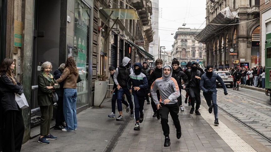 Luxury stores close in Milan amid fears of renewed unrest