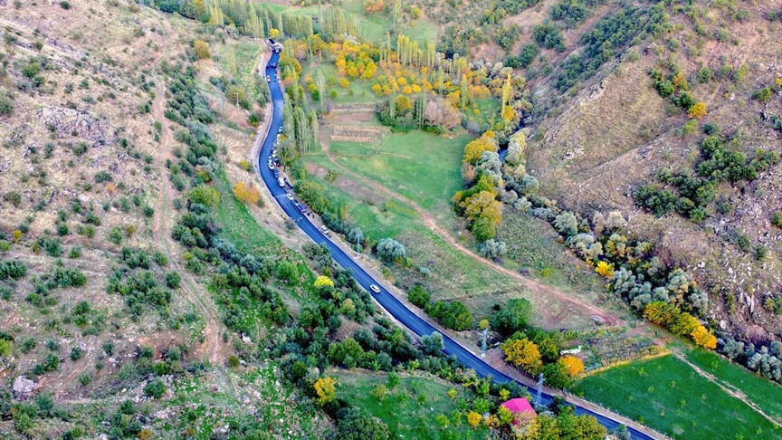 Bitlis'te huzura kavuşan kırsal bölgelerin yolları konforlu hale getiriliyor