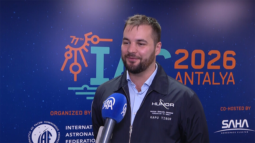 Macar astronot Kapu, Dünya'yı uzaydan izlemenin keyifli olduğunu söyledi