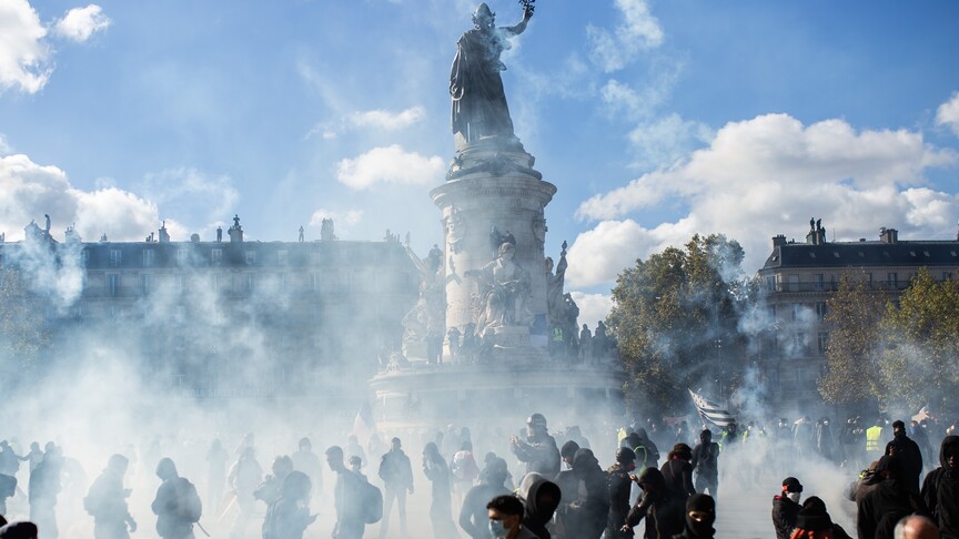 Curfews will have ‘no impact’ on French protest movement, Yellow Vests lawyer says